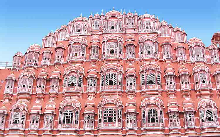 গোলাপি শহর জয়পুর কাছে টানবেই
