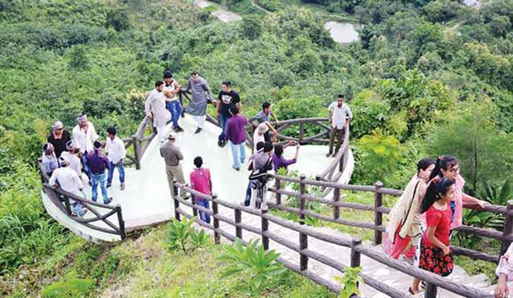 সীতাকুণ্ড ইকোপার্ক মন মাতায়
